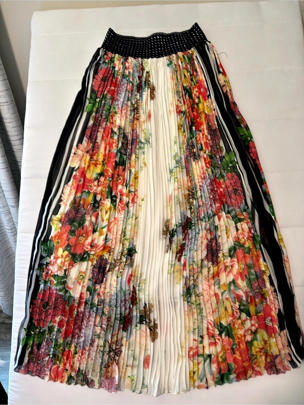 NWOT MAGIC Pleated Floral Cottagecore Maxi Skirt in Multicolor Size M